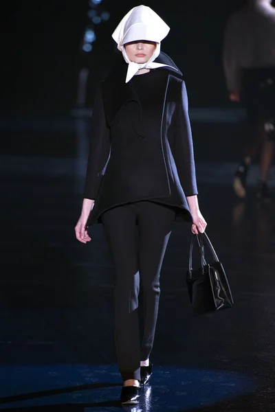 Look 25